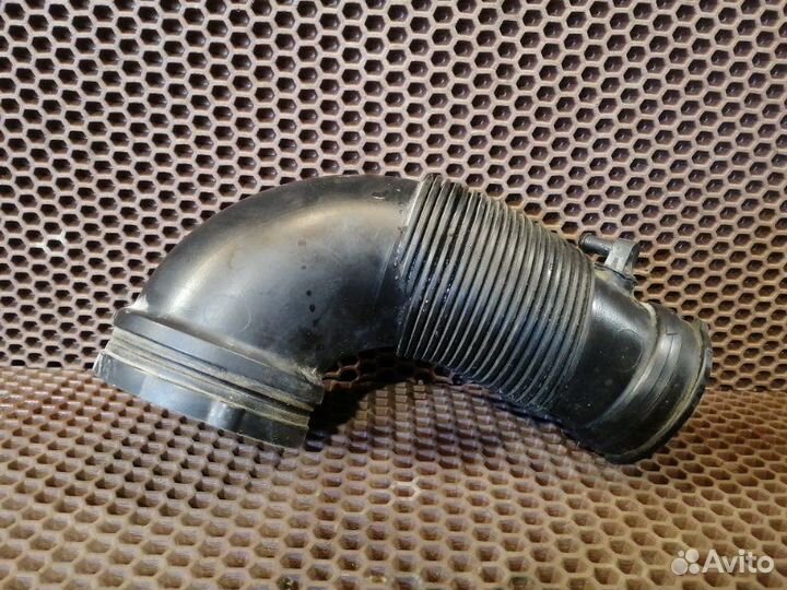 Патрубок воздушного фильтра Audi A4 B9 CYR 2.0