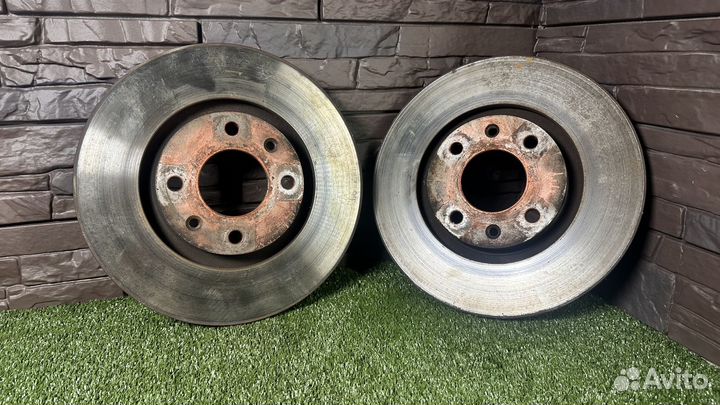 Диск тормозной передний Peugeot 207 TRW мало б/у