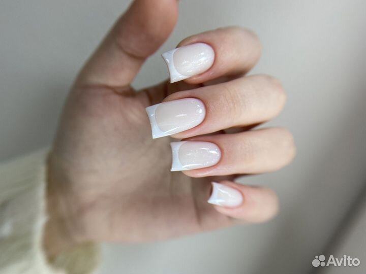 Модель на маникюр