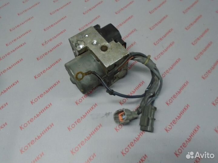 Nissan 47600-5J000 Блок ABS