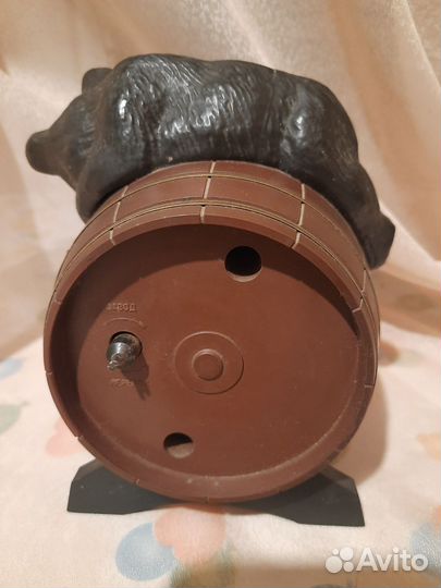 Часы настольные Молния,мишка на бочке