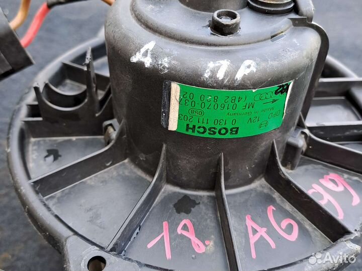 Моторчик печки Audi A6 C5. Правый руль