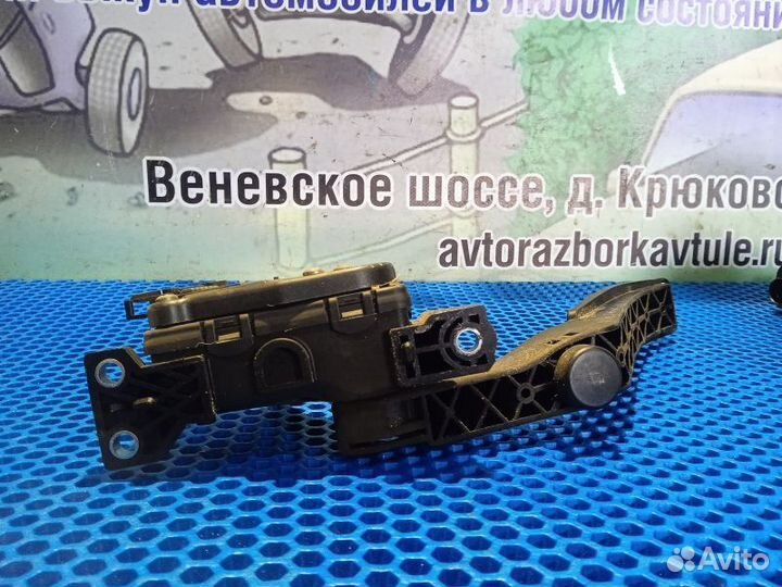 Педаль газа Volkswagen Touareg