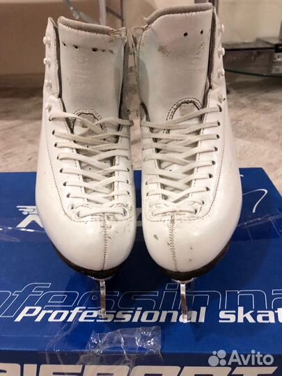 Профессиональные фигурные коньки Risport