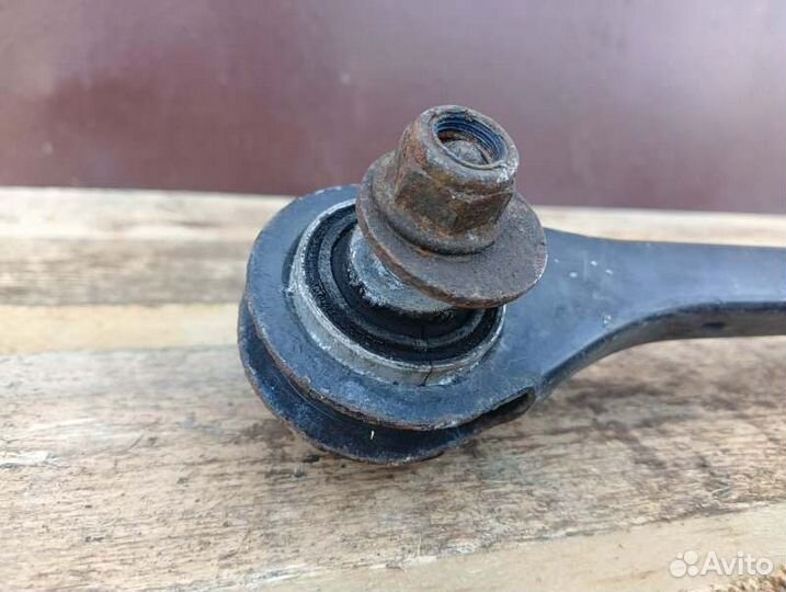 Рычаг задний правый Audi A4 B8 2.0 cdnc 2009