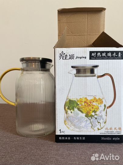 Стеклянный кувшин