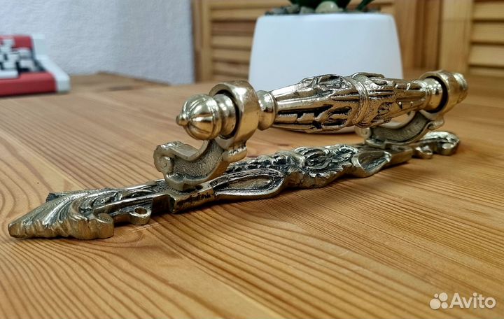 Декоративная дверная ручка «орнамент»