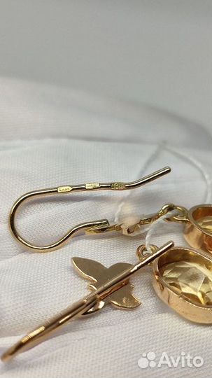 Золотые серьги с камнем