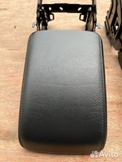 Подлокотник audi a4 a5 кожа черная