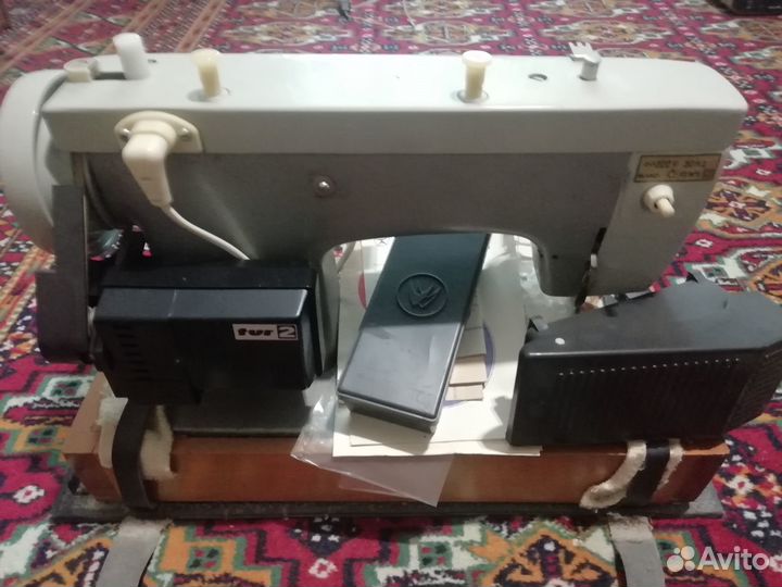 Швейная машина Чайка 142м