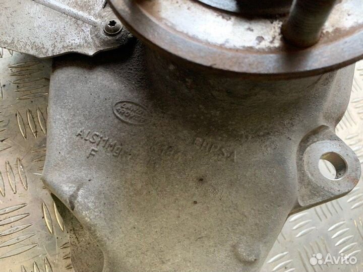 Кулак поворотный передний левый Land Rover