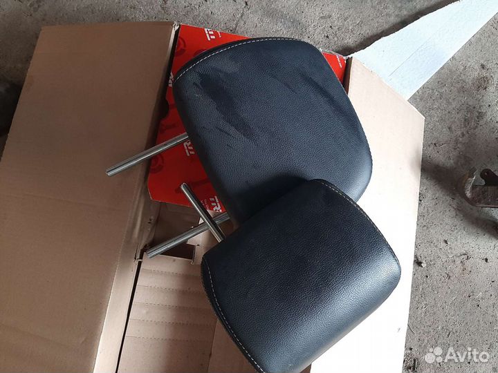 Подголовник задний кожа Mitsubishi Outlander XL