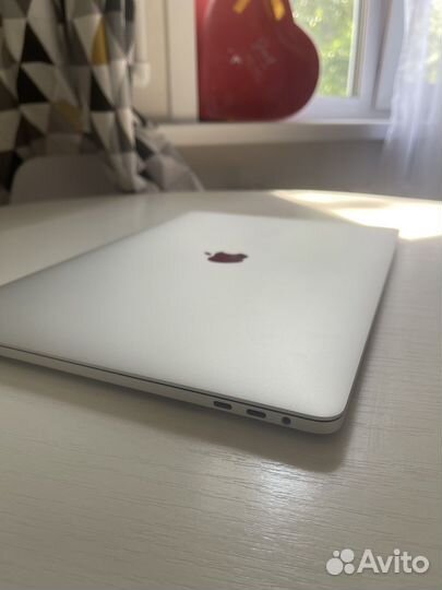 Macbook pro 15 touch bar