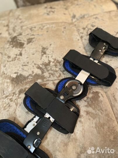 Брейс на коленный сустав