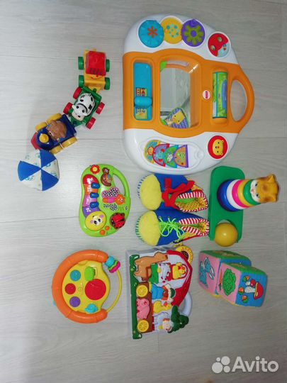Развивающие игрушки для малышей пакетом
