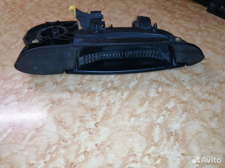 Ручка передней левой двери рено кенгу 1