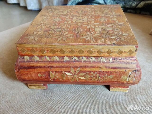 Деревянная шкатулка