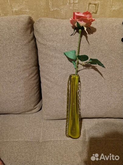 Ваза жёлтое стекло для 1 цветка