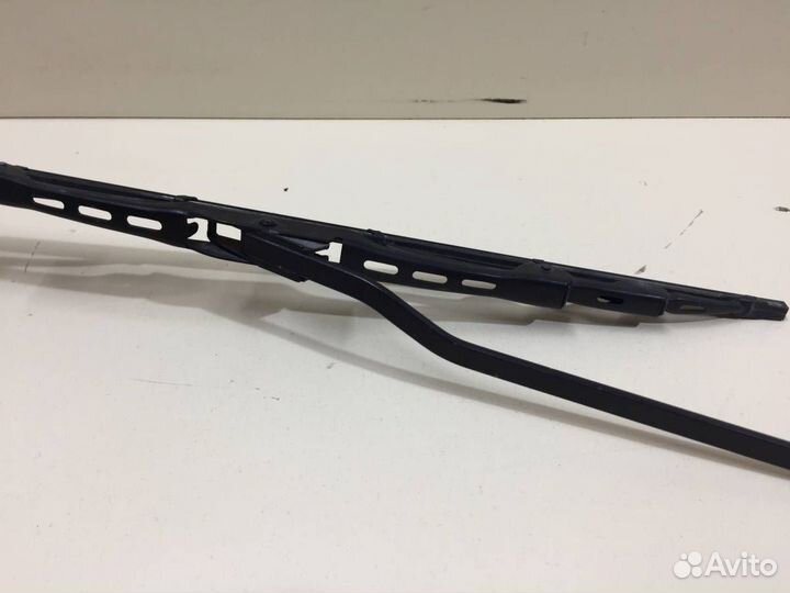 Поводок стеклоочистителя передний правый Volkswage