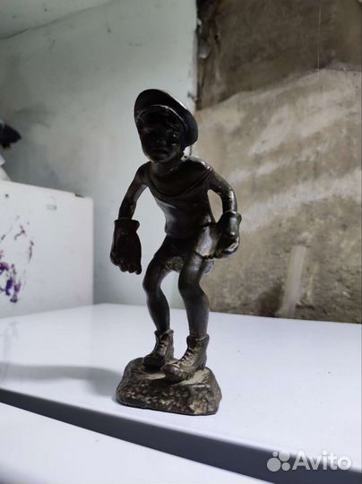 Бронзовая статуэтка