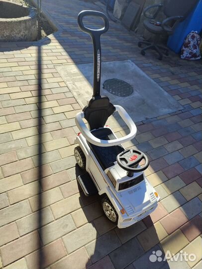 Машинка каталка толокар с ручкой