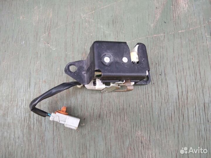 Honda Pilot 2 замок стекла крышки багажника