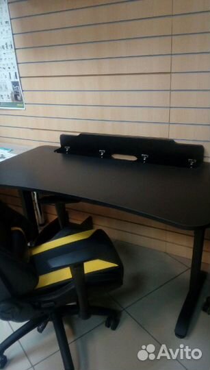 Игровой компьютерный стол DX arena