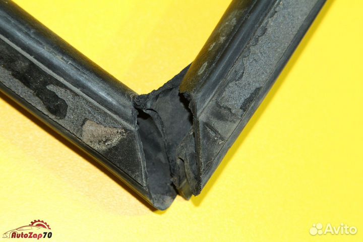 Volvo FM Уплотнитель правой передней двери