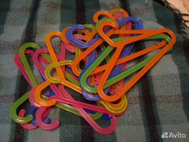 Вешалки плечики детские отдам