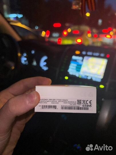 Зарядное устройство Apple 20W USB-C Power Adapter