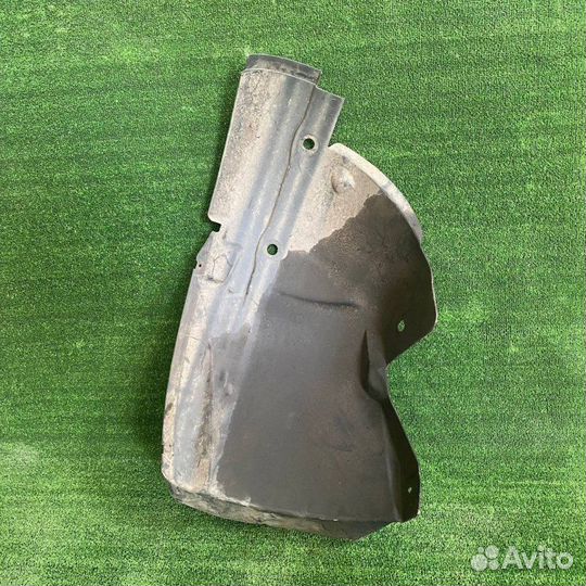 Подкрылок передний левый Renault Trafic 2.5 2005