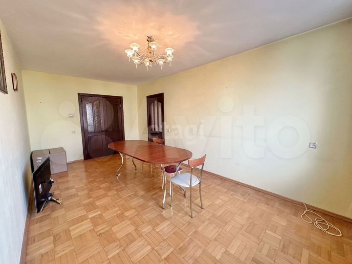 3-к. квартира, 90 м², 7/8 эт.