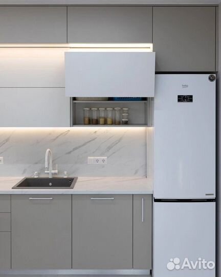 Кухня с техникой и установкой