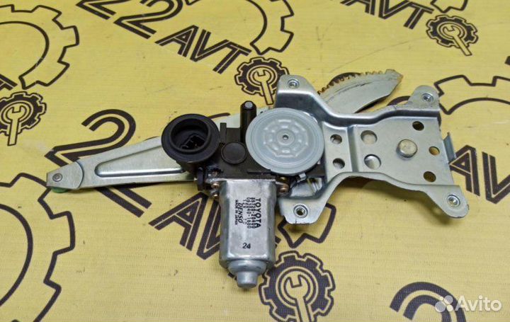 Стеклоподъемник задний правый Toyota Ist NCP61