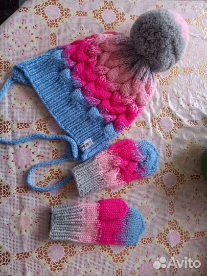 Комплект шапка и варежки для девочки