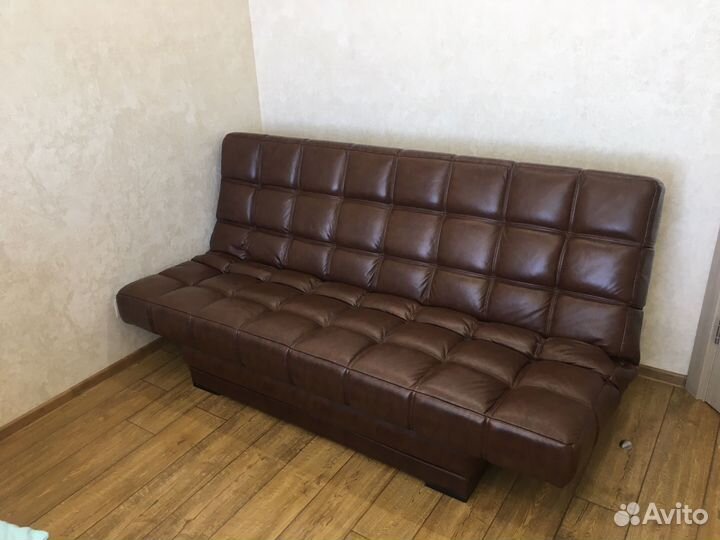 Кожаный диван