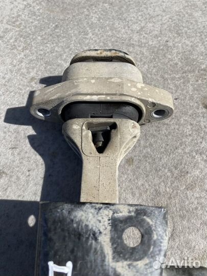 Опора двигателя Kia Rio (QB) III (2011–2015)