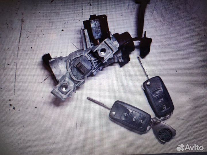 Замок зажигания с ключами Skoda Rapid 1 cfna 2014