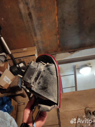 Задний левый фонарь