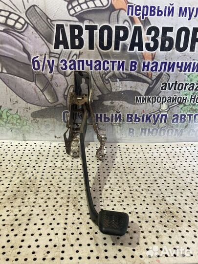 Педаль тормоза Toyota Corolla