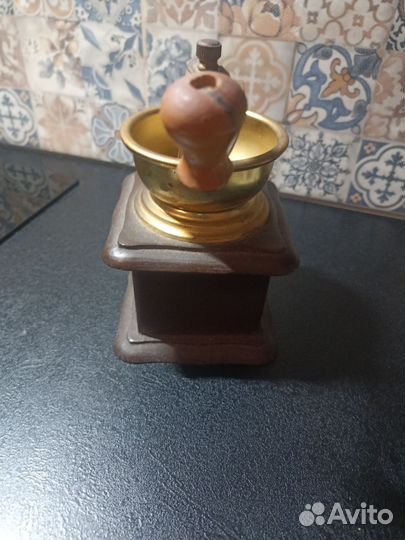 Кофемолка ручная ретро