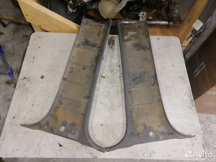 Нижняя обшивка средней стойки Nissan Terrano 2