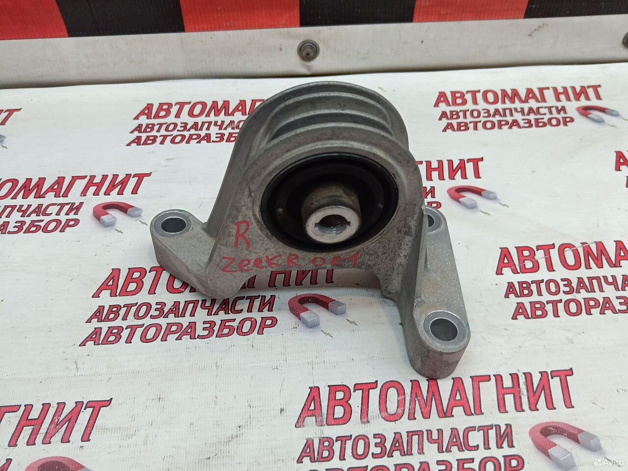 Опора двигателя правая Zeekr