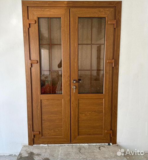 Пластиковые двери под ключ