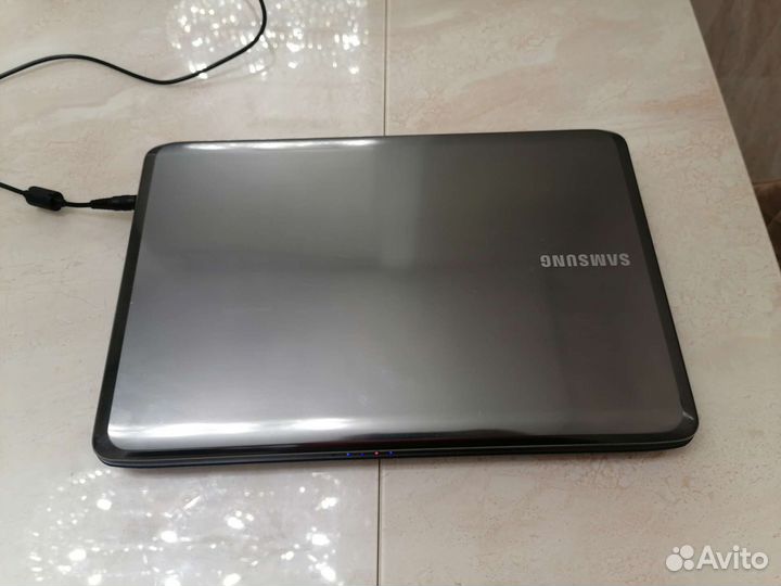 Ноутбук Samsung NP-R525L