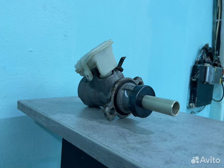 Главный тормозной цилиндр Ford Focus 1