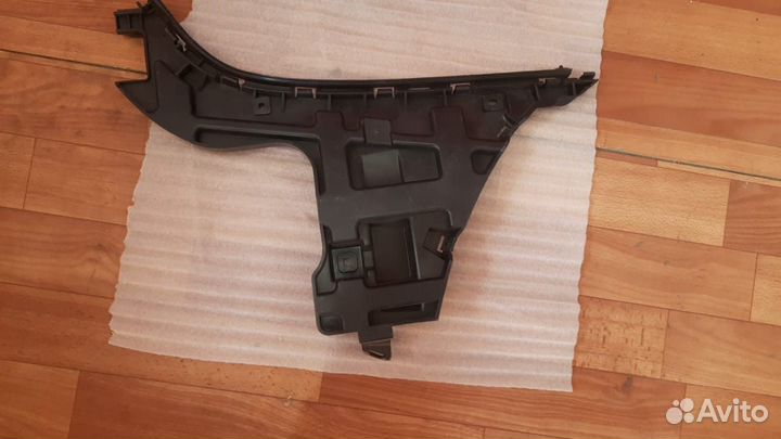 Направляющая заднего бампера правая volvo s80 06