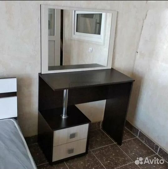 Туалетный столик 
