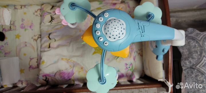 Музыкальный мобиль на кроватку