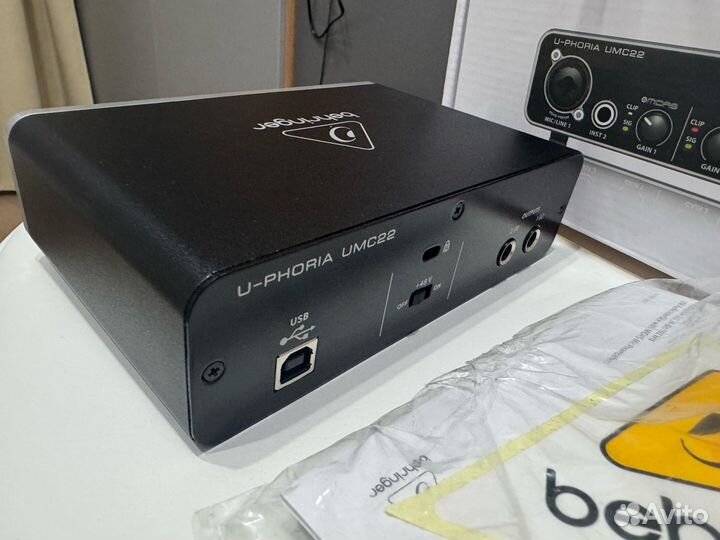 Внешняя Звуковая карта Behringer U-Phoria UMC22